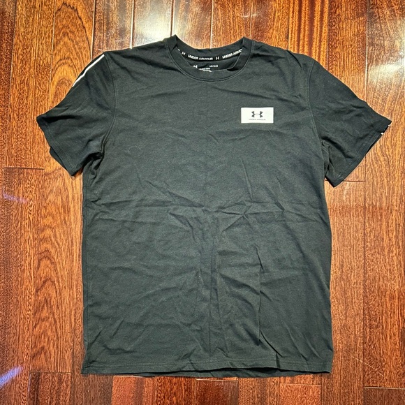 Under Armour Loose-Fit Tee (L) - Picture 1 of 3